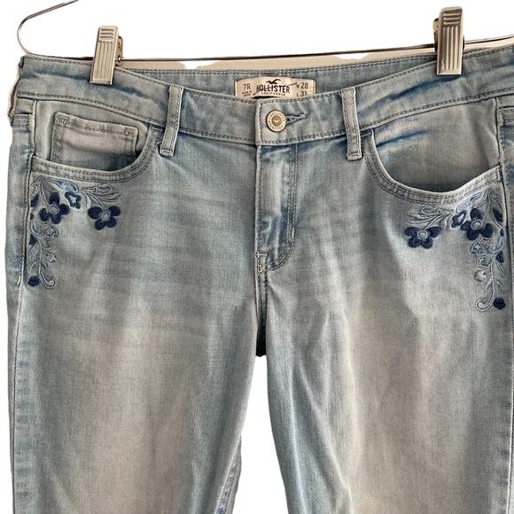 Hollister | Embroidered Distressed Jeans - Picture 3 of 13